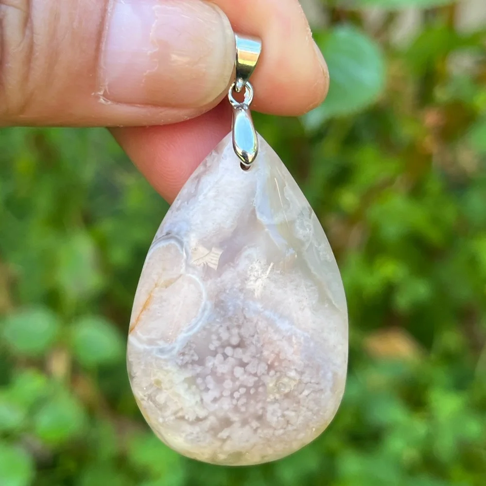 Silver‎ plated flower agate pendant